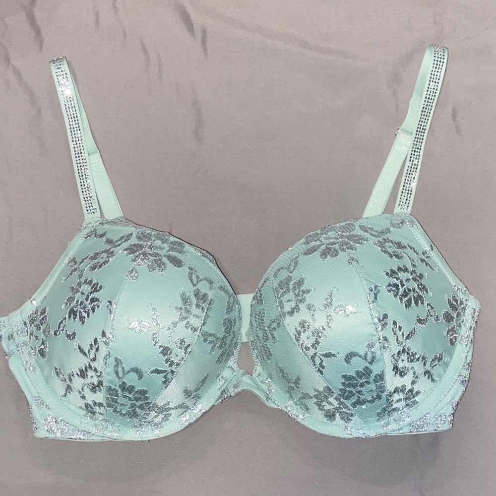 36D NWOT Victoria’s Secret Bra #MakeAnOffer